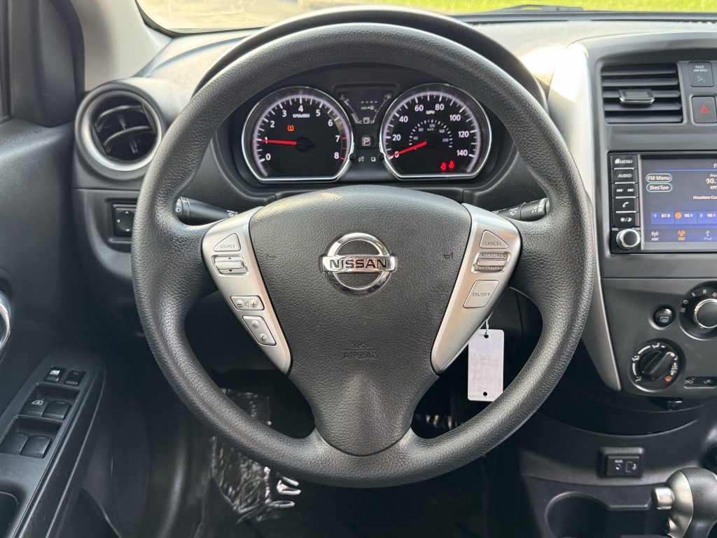 2019 Nissan Versa Image 14