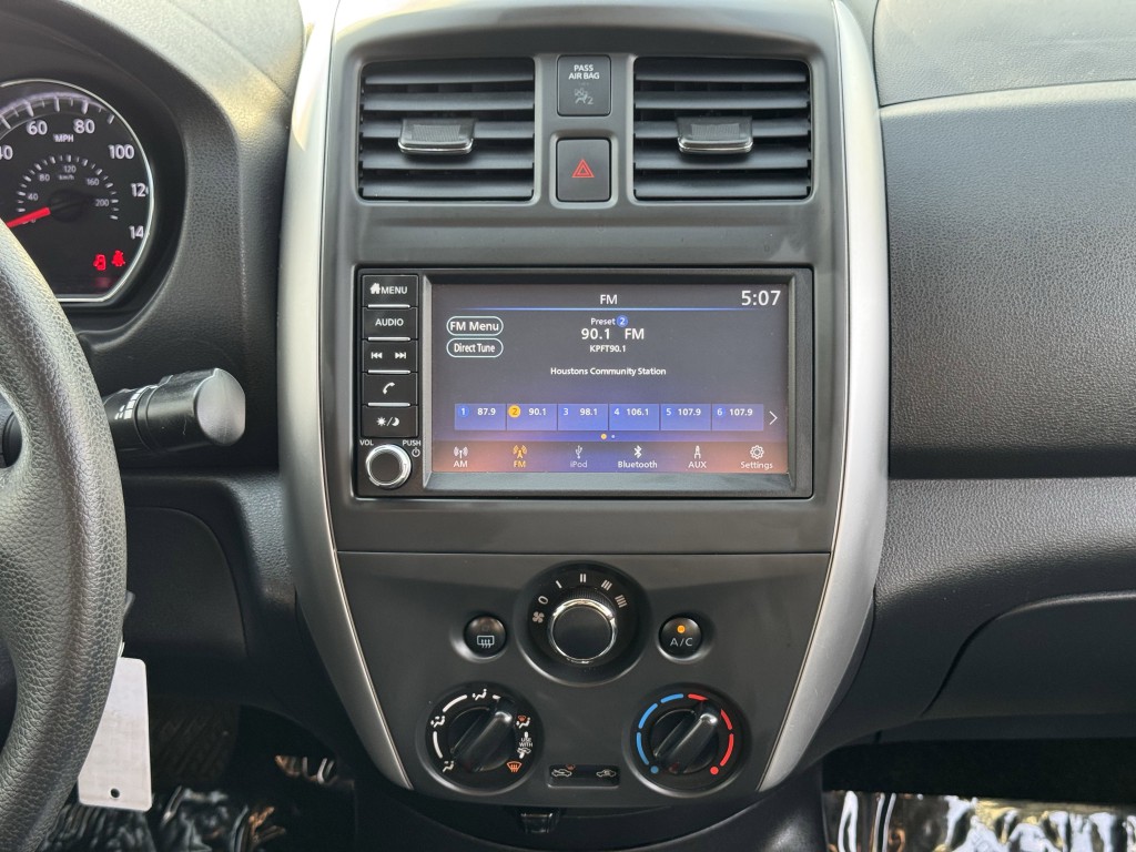 2019 Nissan Versa Image 18