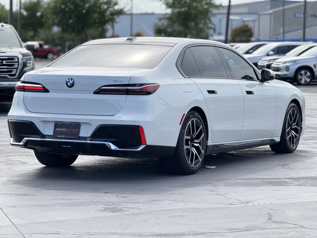 2025 BMW 7 Series Image 11