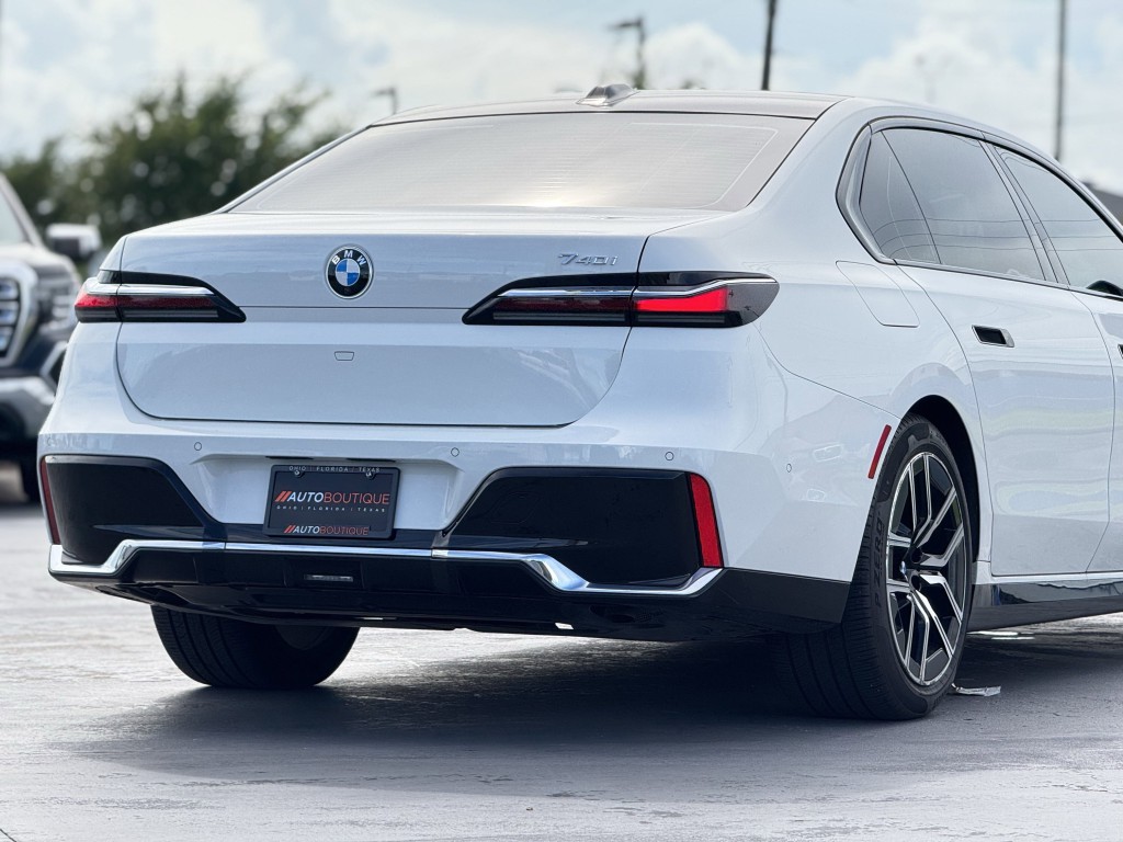 2025 BMW 7 Series Image 13