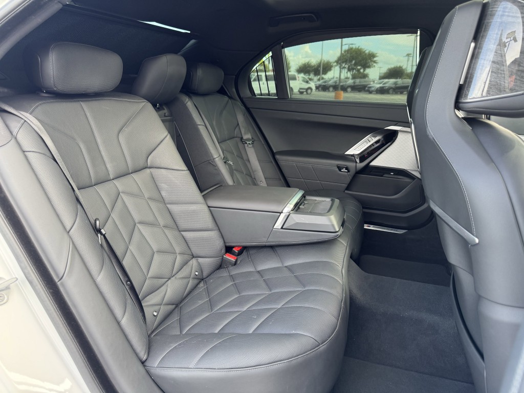 2025 BMW 7 Series Image 37
