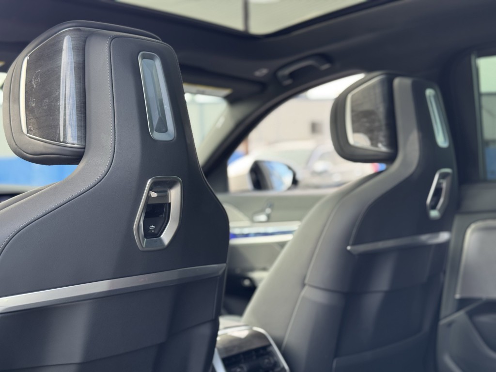 2025 BMW 7 Series Image 41