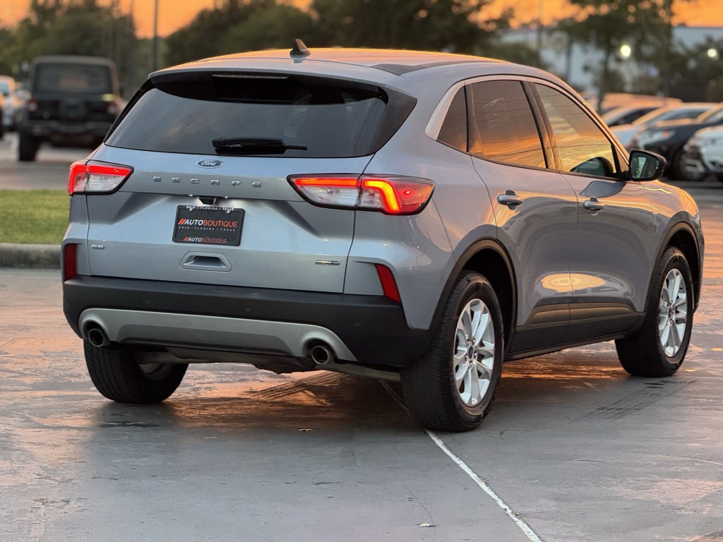 2022 Ford Escape Image 9