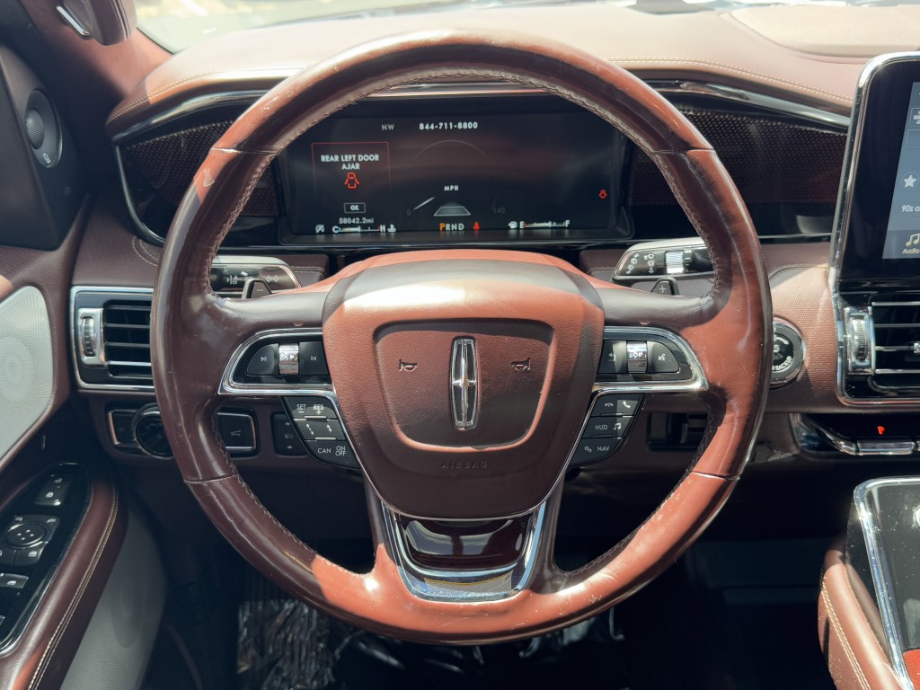 2019 Lincoln Navigator Image 16