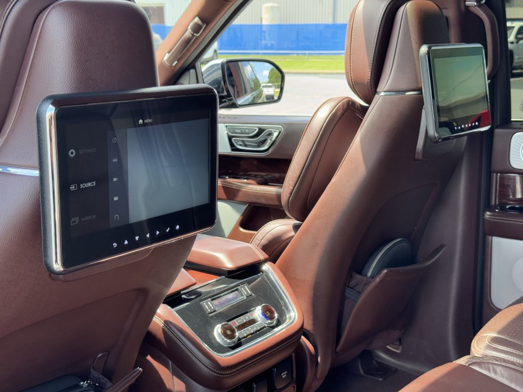 2019 Lincoln Navigator Image 25