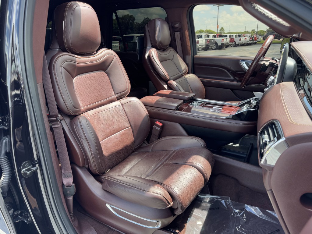 2019 Lincoln Navigator Image 28