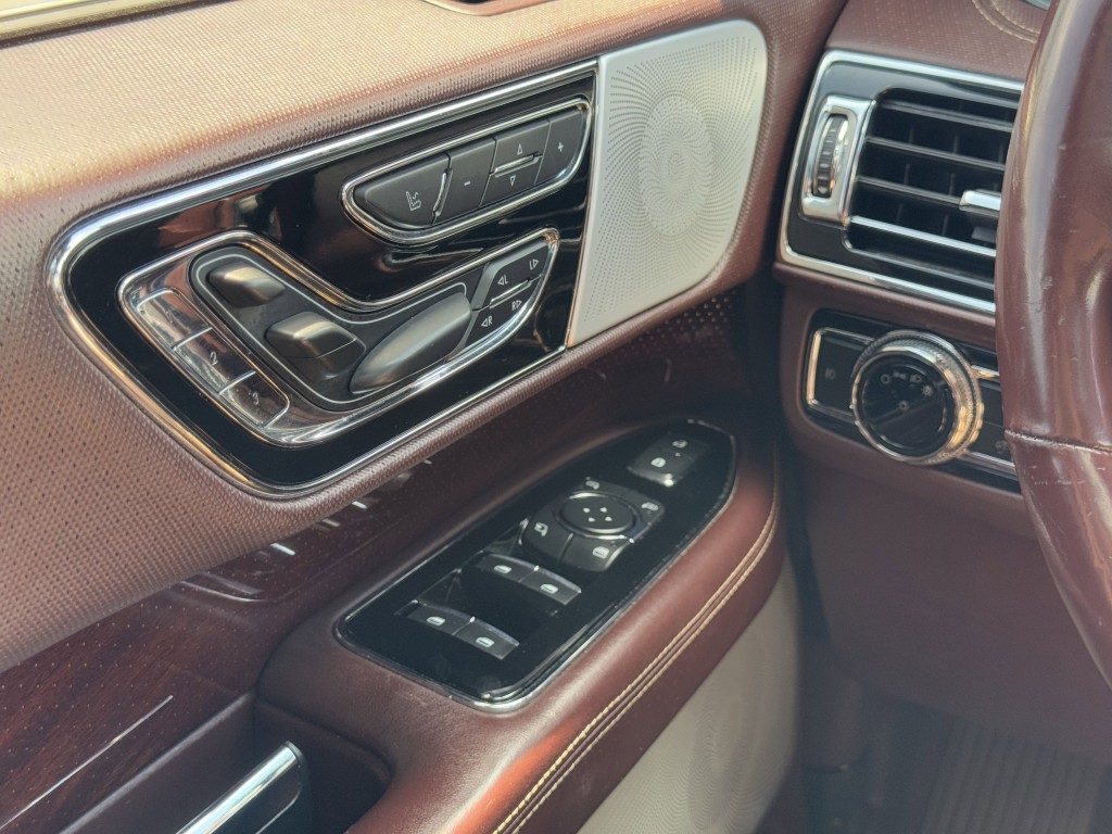 2019 Lincoln Navigator Image 32