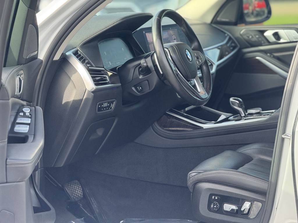 2019 BMW X7 Image 16