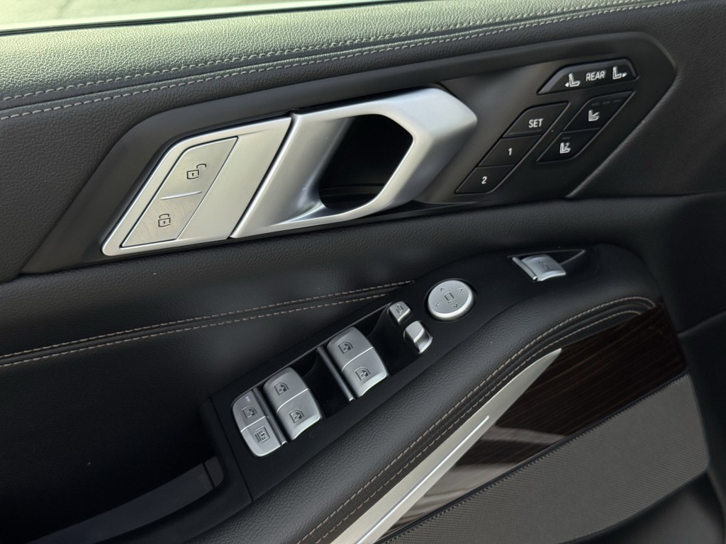 2019 BMW X7 Image 28
