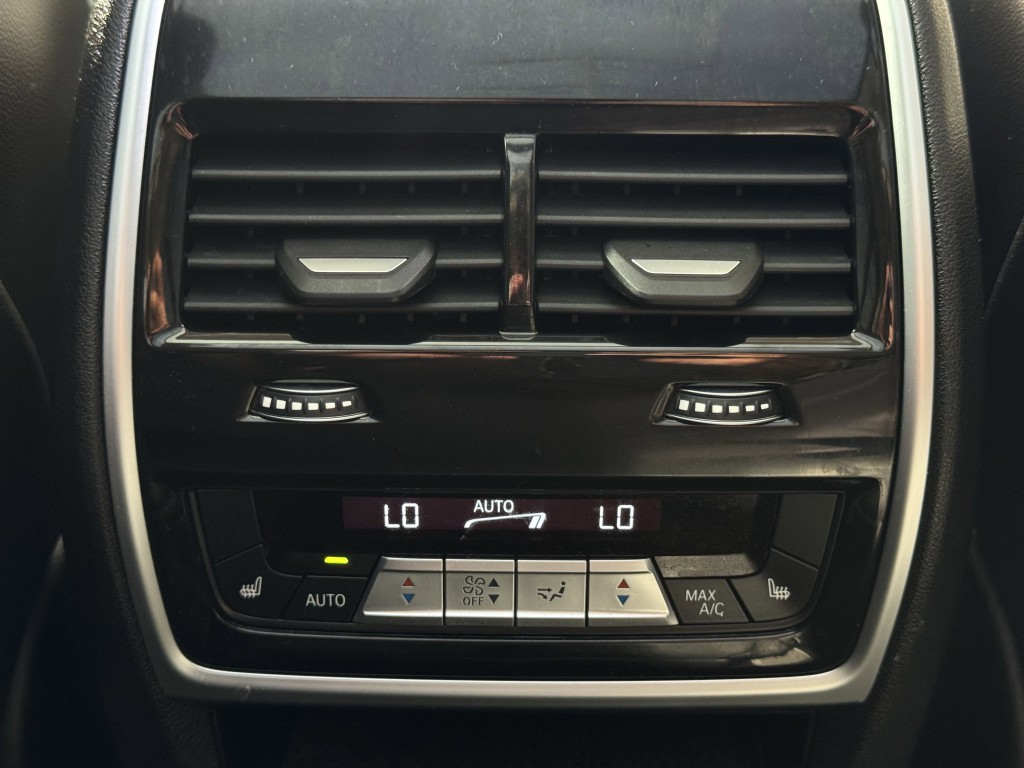 2019 BMW X7 Image 38