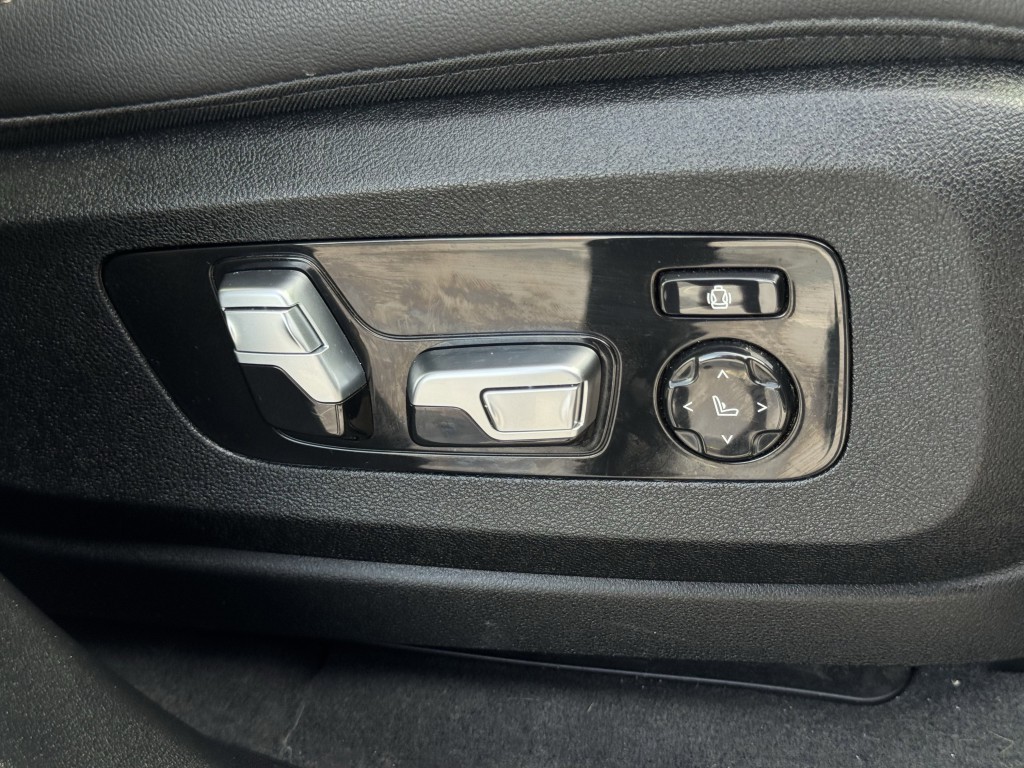 2019 BMW X7 Image 42