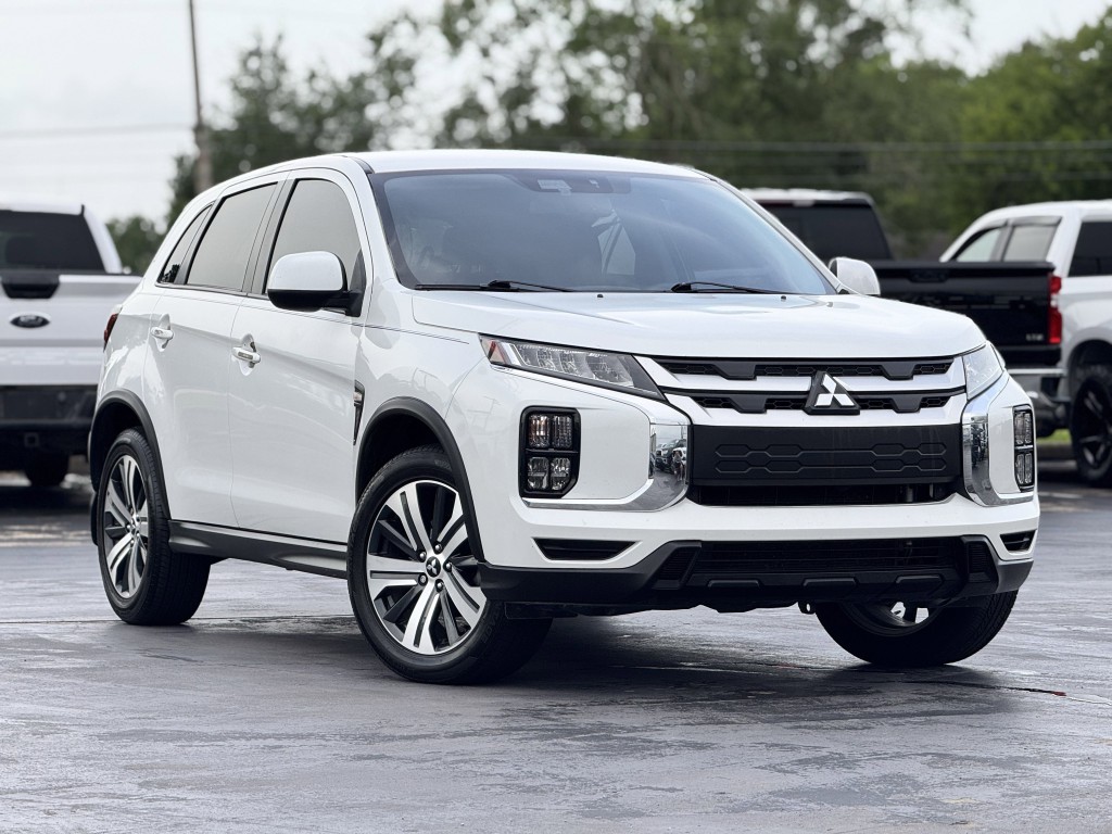 2021 Mitsubishi Outlander Image 3