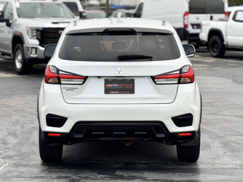 2021 Mitsubishi Outlander Image 6