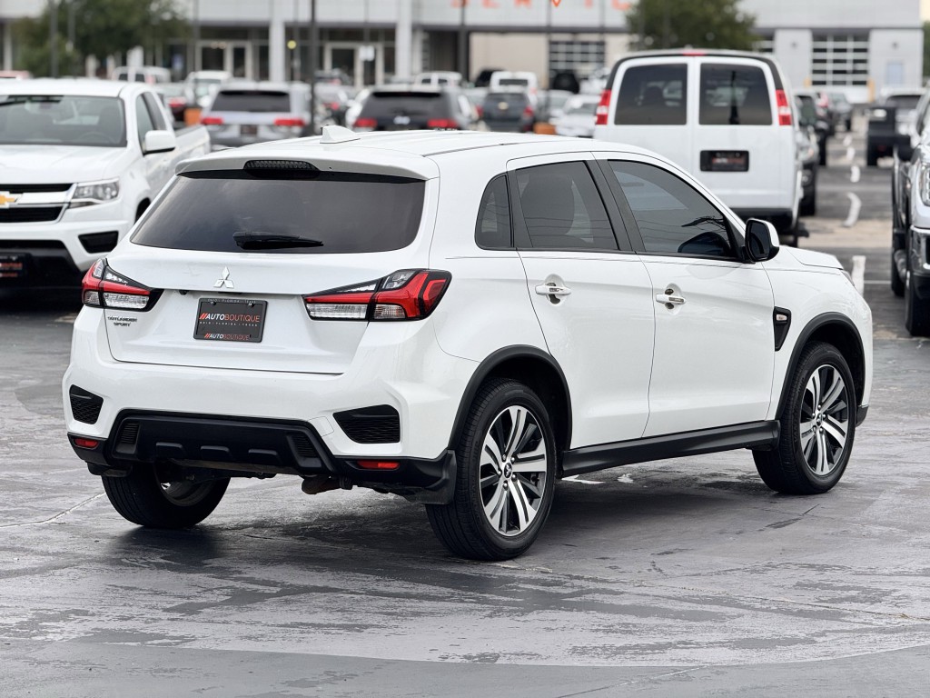 2021 Mitsubishi Outlander Image 10