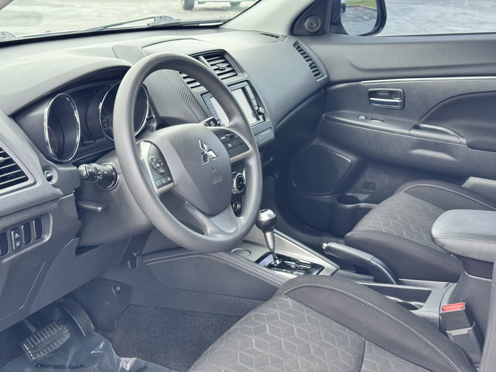 2021 Mitsubishi Outlander Image 12