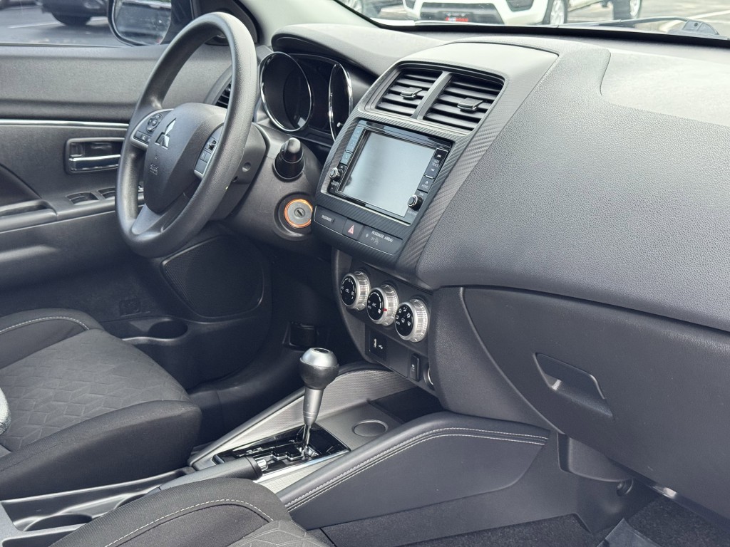 2021 Mitsubishi Outlander Image 13
