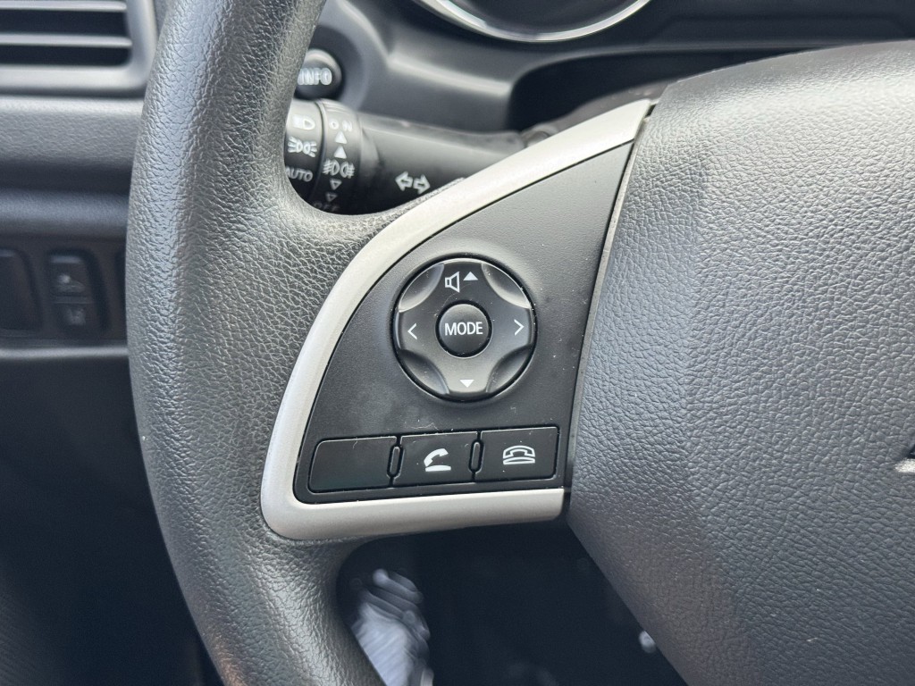 2021 Mitsubishi Outlander Image 16