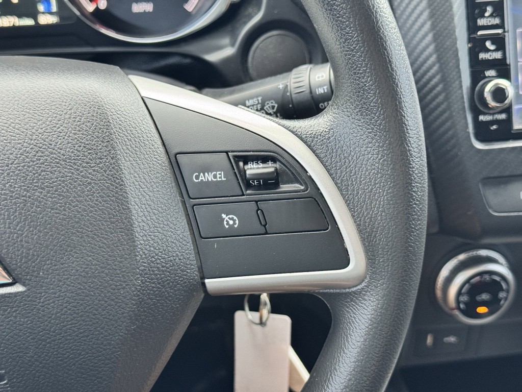 2021 Mitsubishi Outlander Image 17