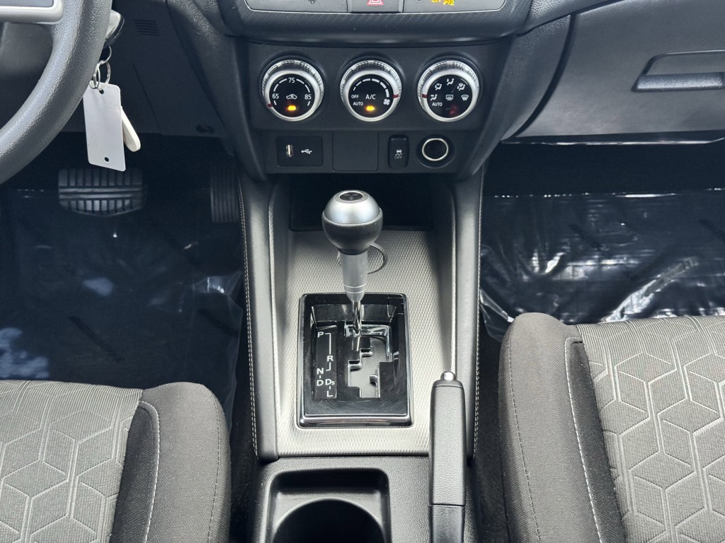 2021 Mitsubishi Outlander Image 21