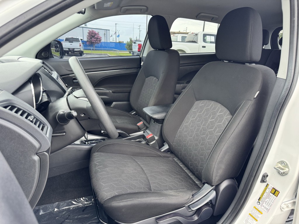 2021 Mitsubishi Outlander Image 24
