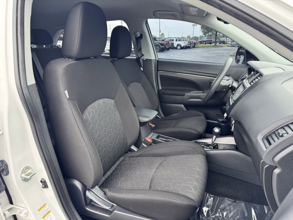 2021 Mitsubishi Outlander Image 25