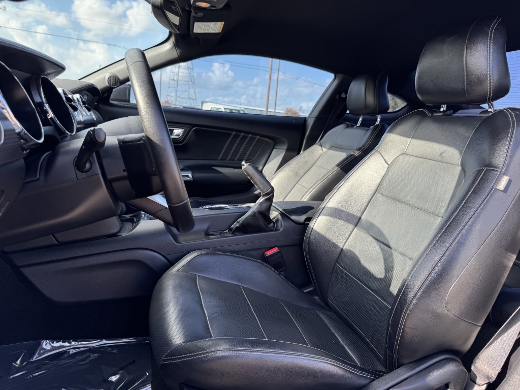 2017 Ford Mustang Image 21
