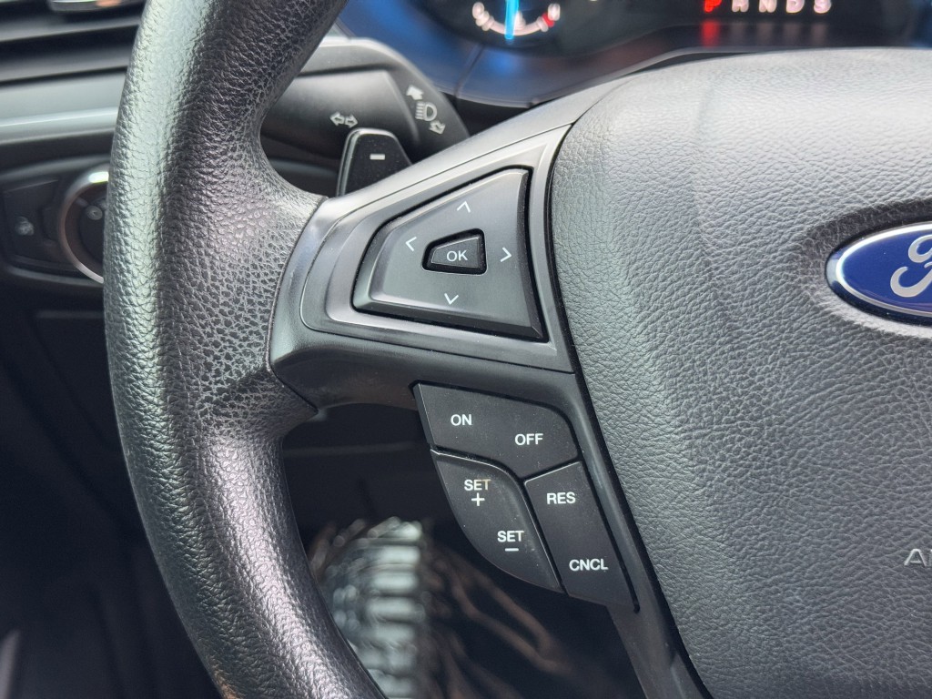 2017 Ford Edge Image 16