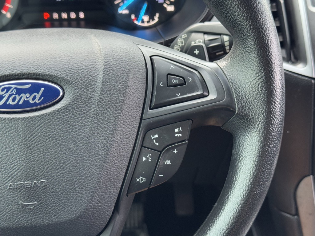 2017 Ford Edge Image 17