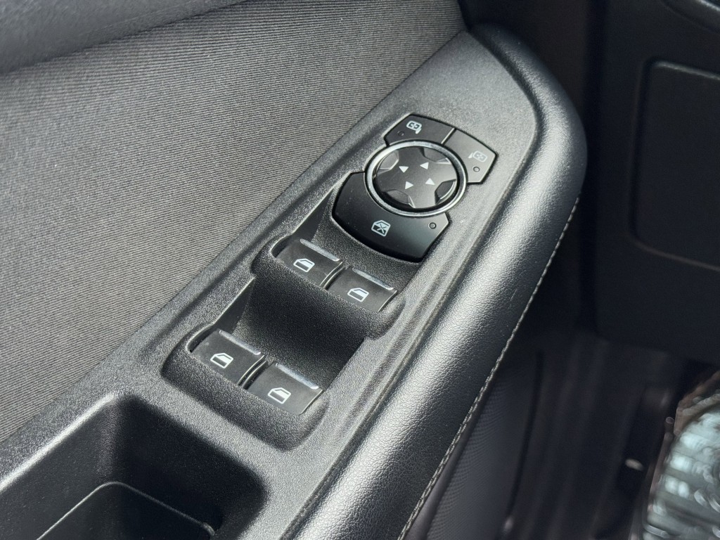 2017 Ford Edge Image 22