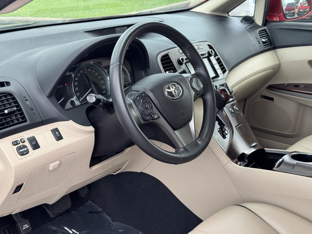 2015 Toyota Venza Image 13