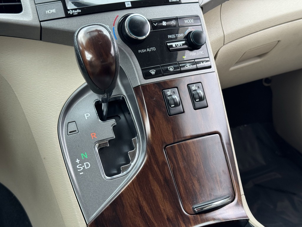 2015 Toyota Venza Image 21