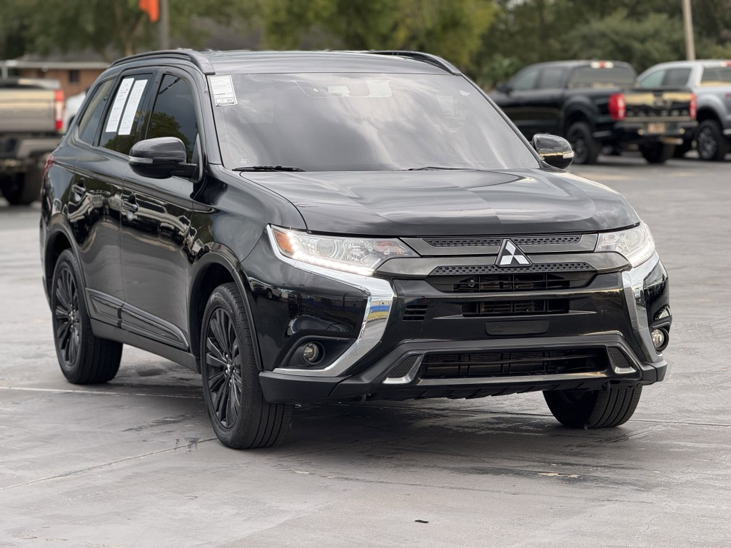 2020 Mitsubishi Outlander Image 3