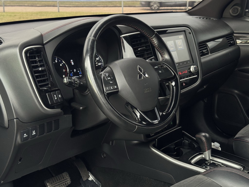 2020 Mitsubishi Outlander Image 12