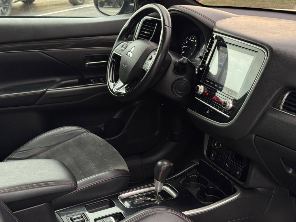 2020 Mitsubishi Outlander Image 13