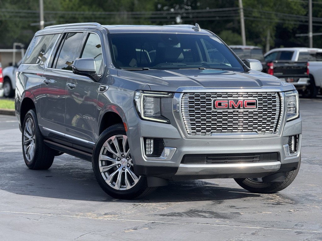 2023 GMC Yukon Image 3