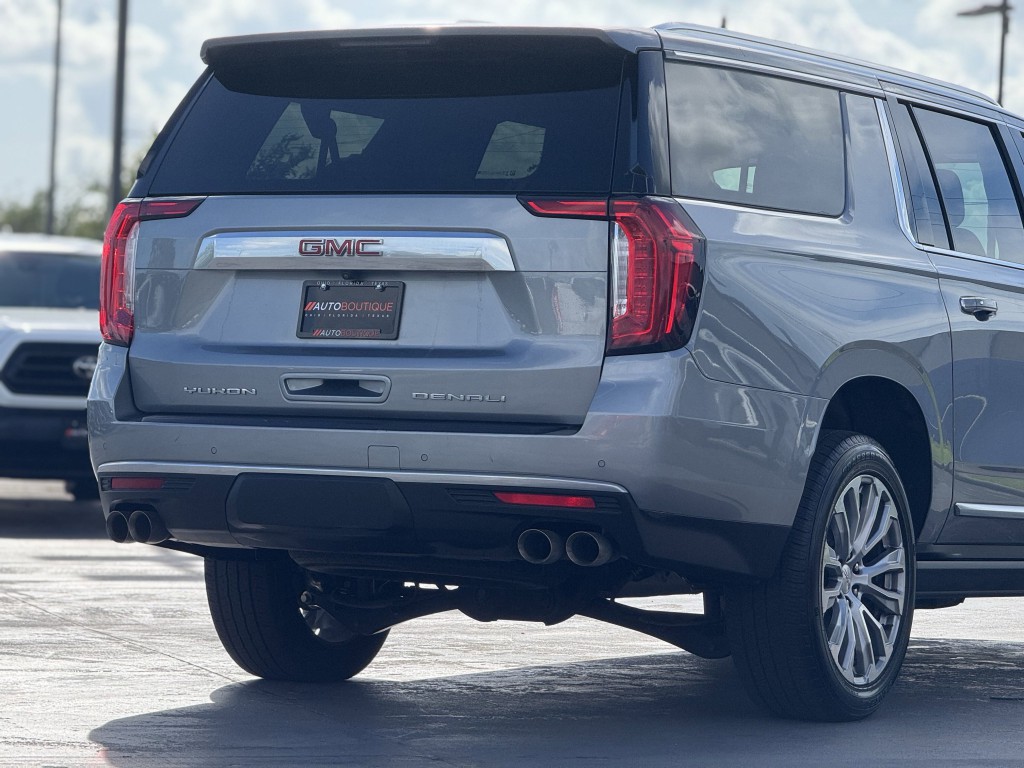2023 GMC Yukon Image 12