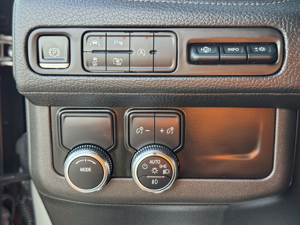 2023 GMC Yukon Image 25