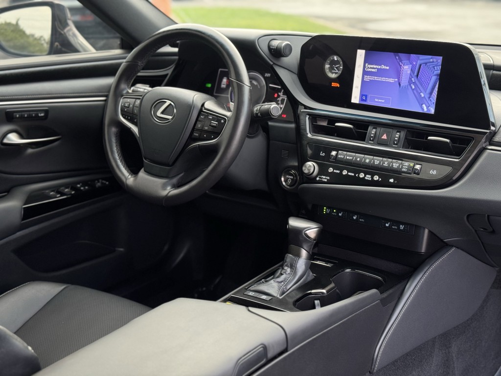 2025 Lexus ES Image 15