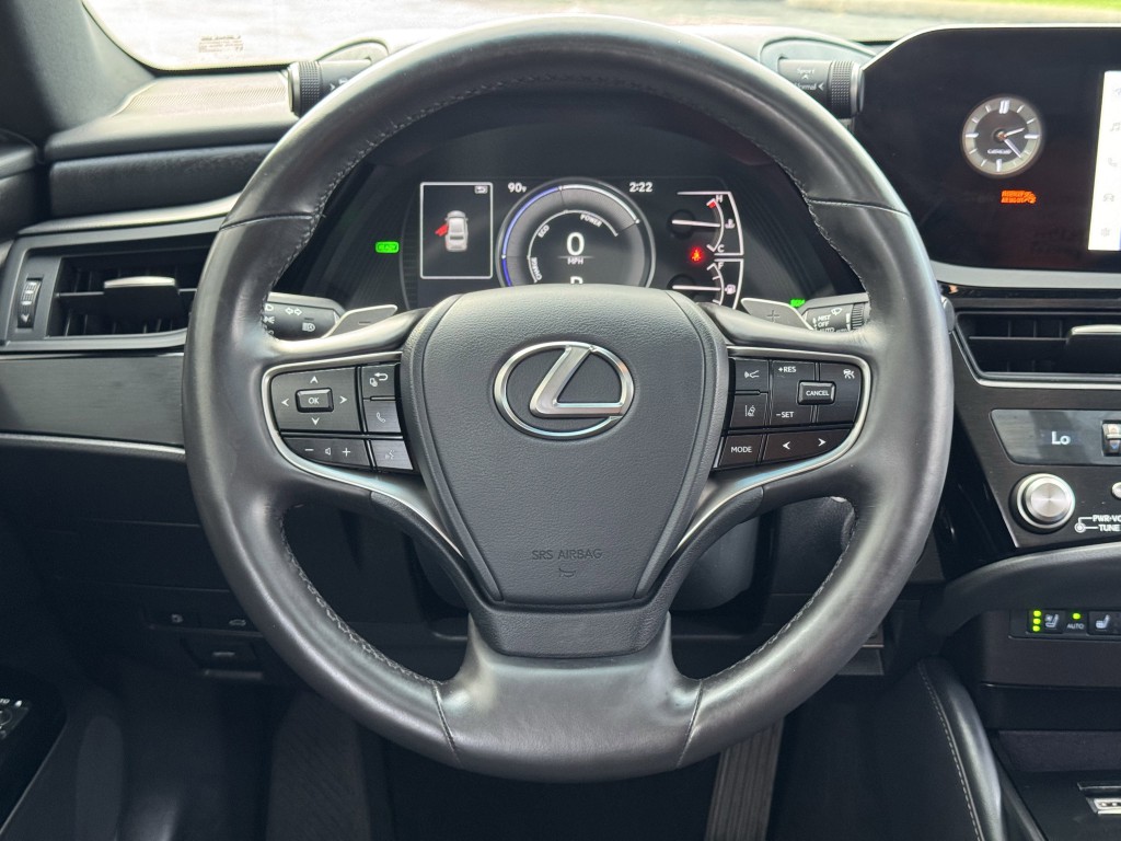 2025 Lexus ES Image 17