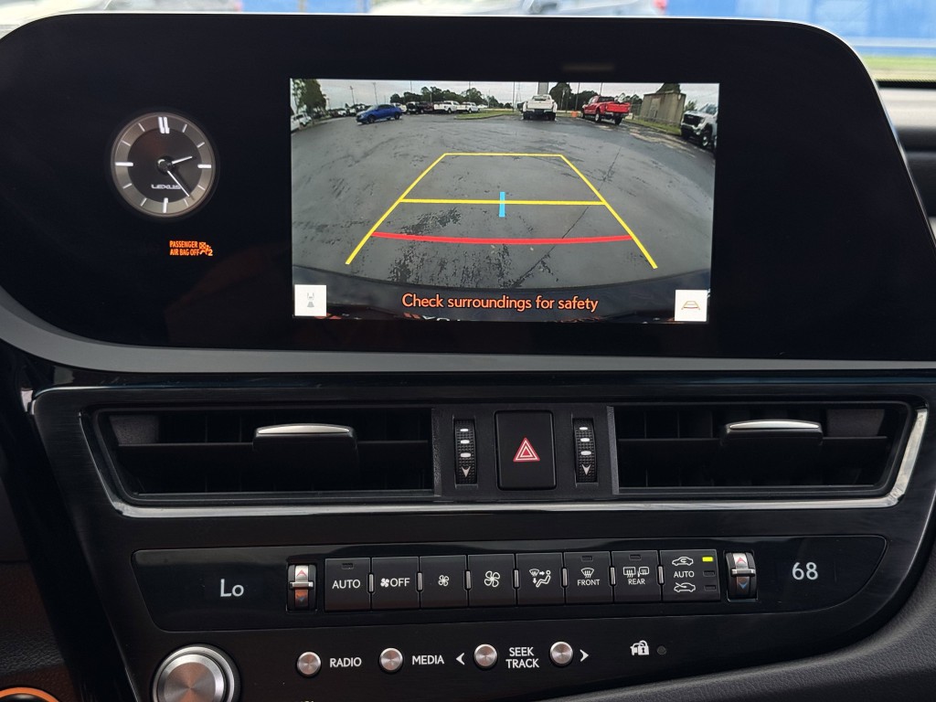 2025 Lexus ES Image 22