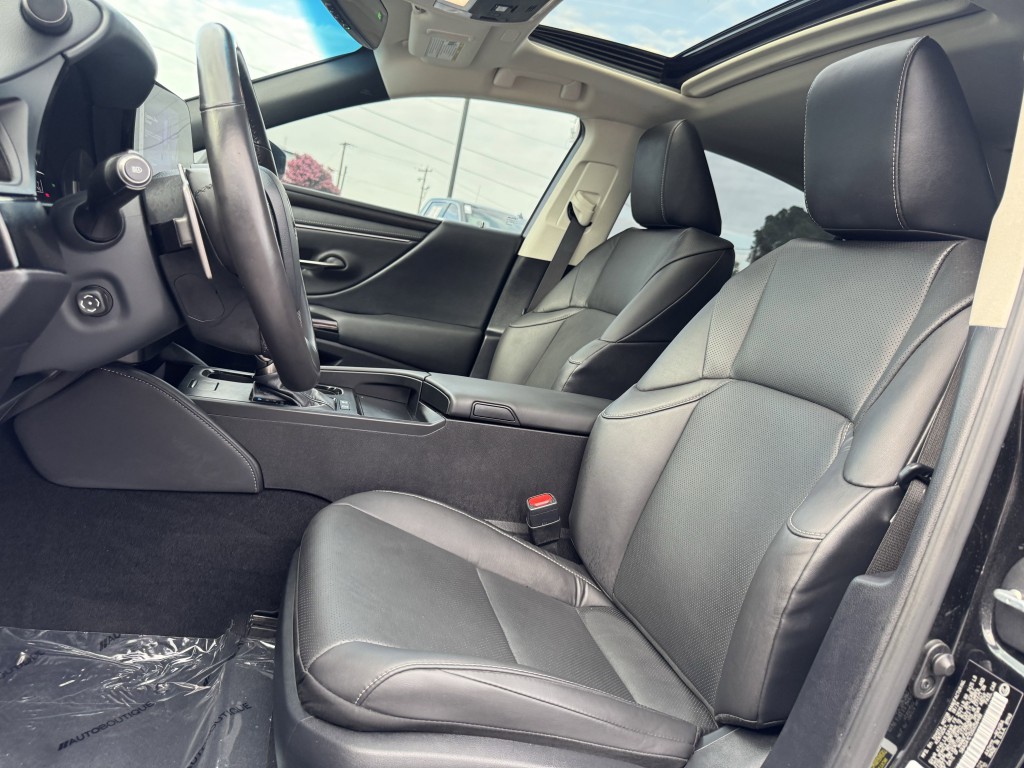2025 Lexus ES Image 26