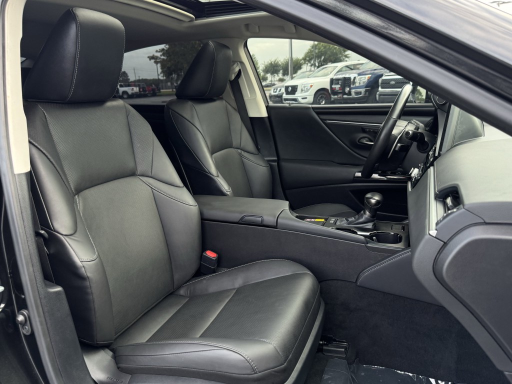2025 Lexus ES Image 27
