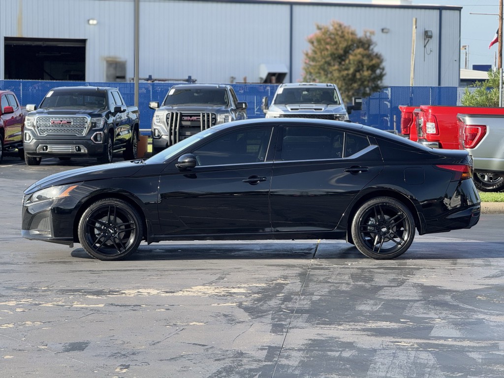 2023 Nissan Altima Image 8