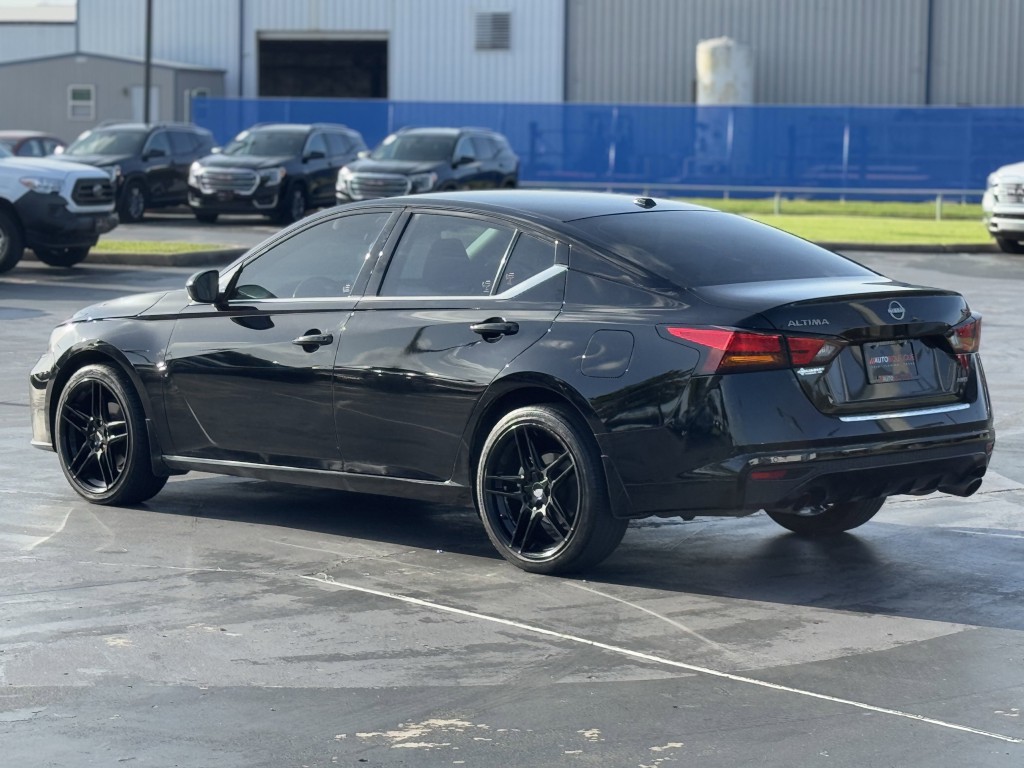 2023 Nissan Altima Image 9