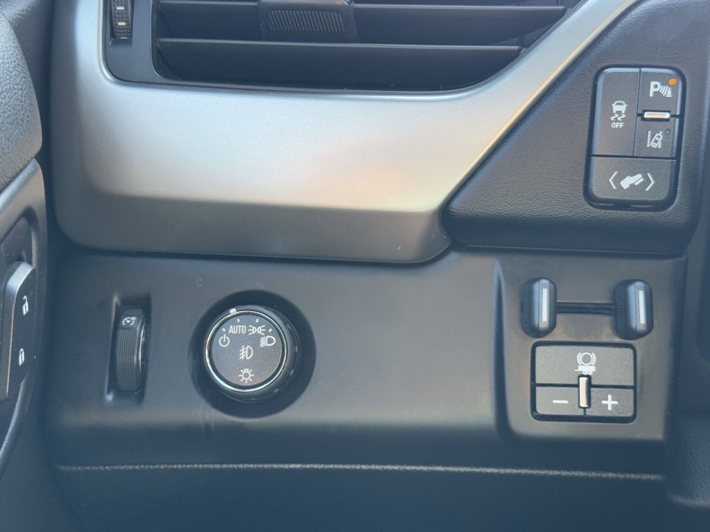 2015 Chevrolet Tahoe Image 22