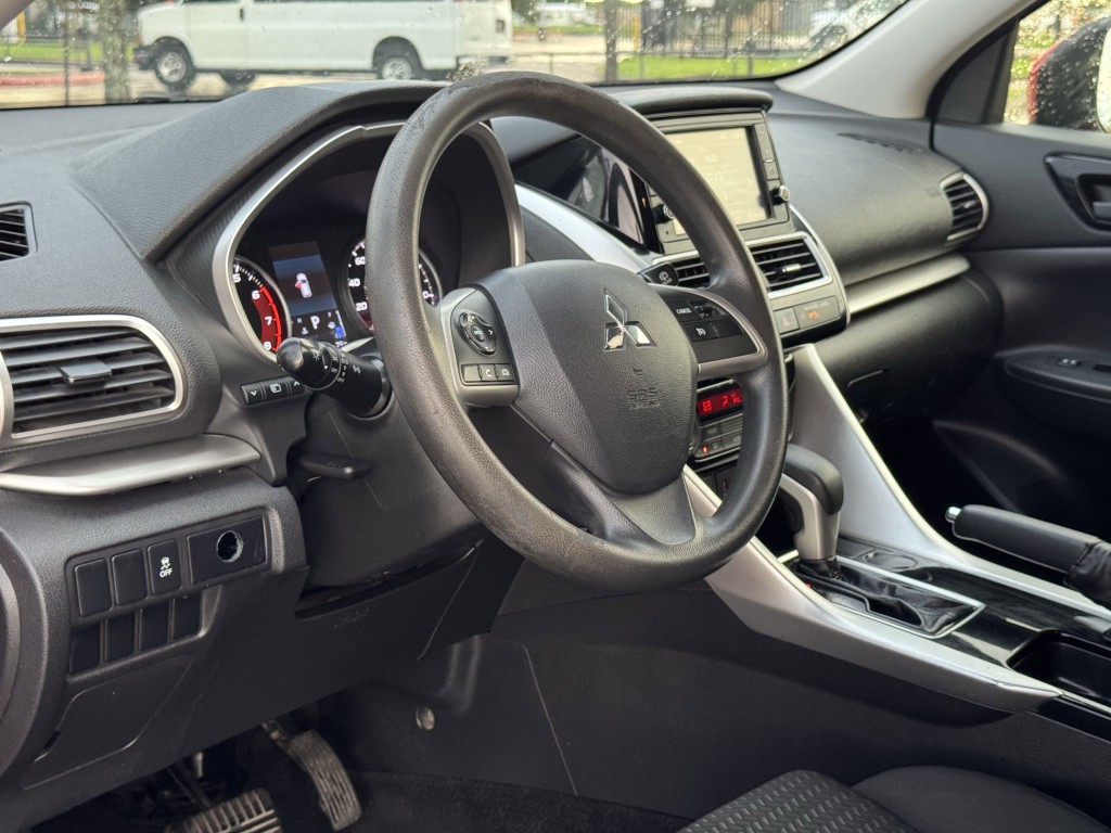 2020 Mitsubishi Eclipse Image 11