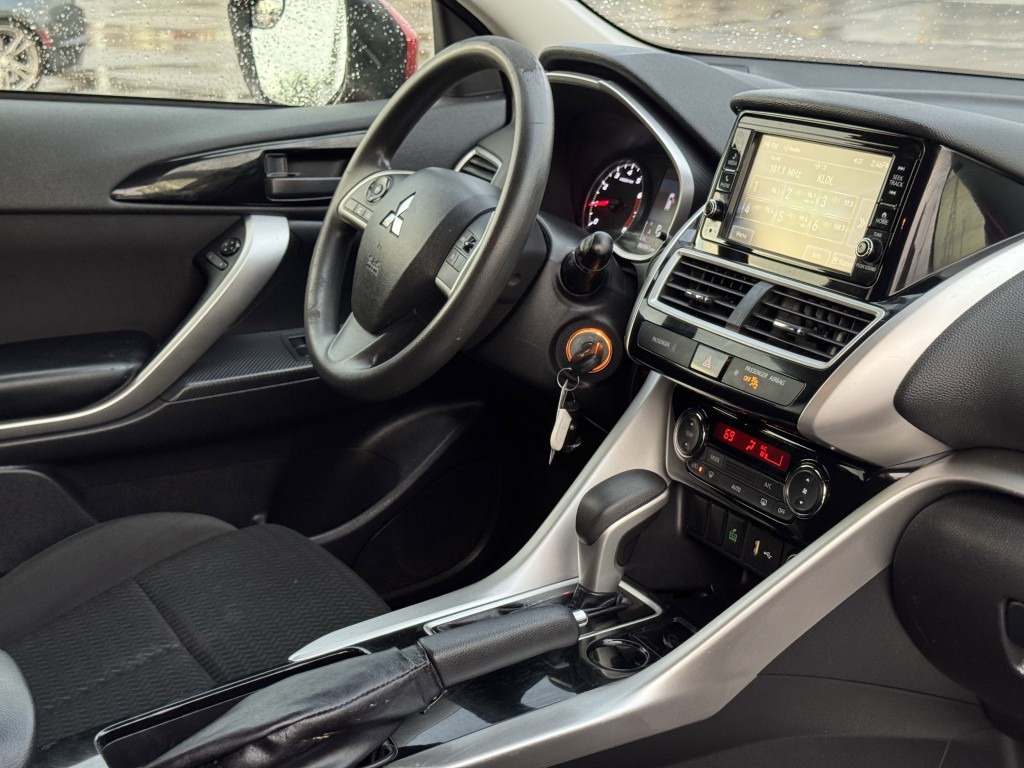 2020 Mitsubishi Eclipse Image 12