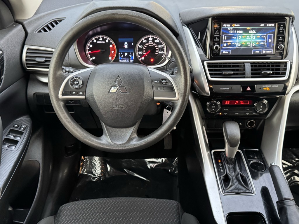 2020 Mitsubishi Eclipse Image 13