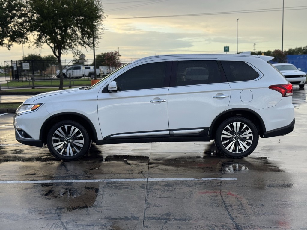 2019 Mitsubishi Outlander Image 10