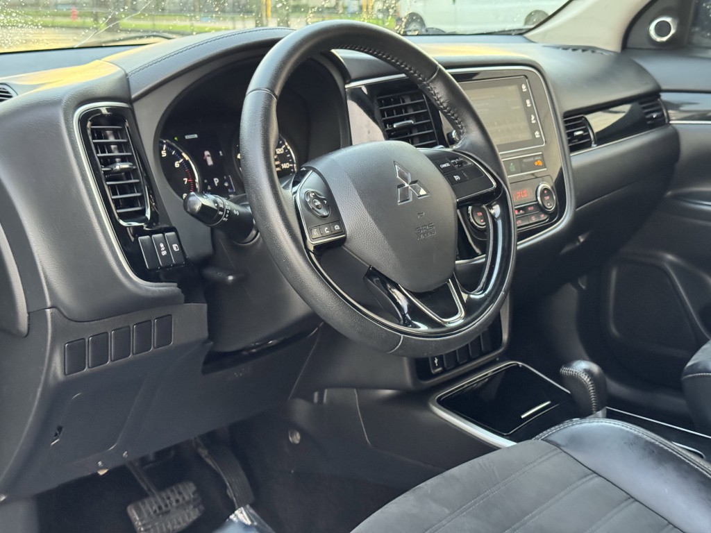 2019 Mitsubishi Outlander Image 12